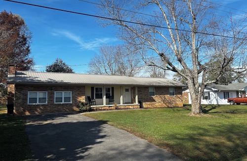 Hopewell House | Renovated ranch home, 10 mins from Lee University-25 mins to Chattanooga Airport