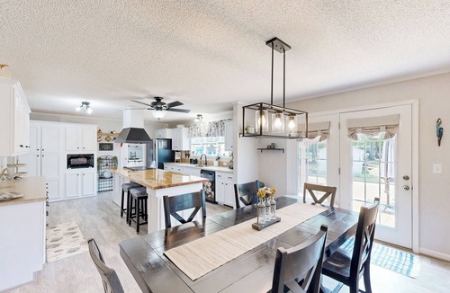 Orangeburg County House | Renovated Retreat w/Private Pool & Hot Tub