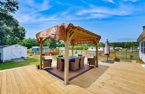 Orangeburg County House | Renovated Retreat w/Private Pool & Hot Tub