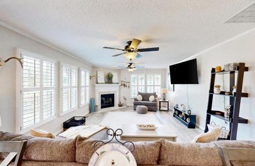 Orangeburg County House | Renovated Retreat w/Private Pool & Hot Tub
