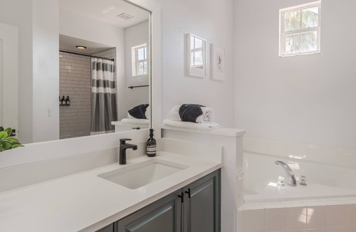 Tuscan Hills House | Renovated townhouse w private pool mins to Disney