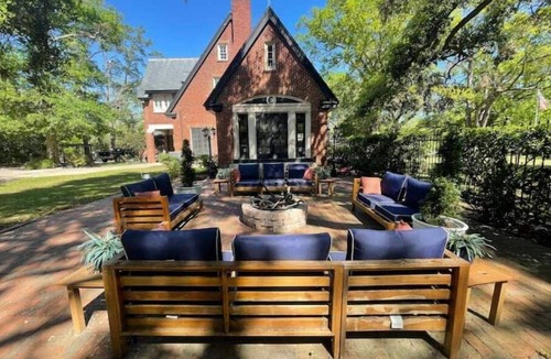 Conway House | Rent a whole Inn! The Inn on Elm 6 beds/5 baths.