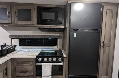 New London House | Resort | Golf Cart | Pool + Beach | Pets | Monthly