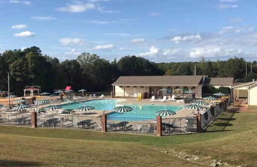 New London House | Resort | Golf Cart | Pool + Beach | Pets | Monthly