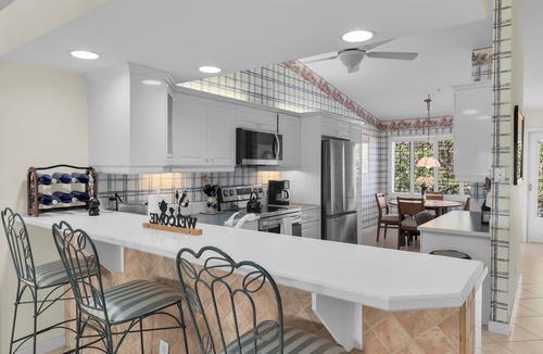 Naples Condo | Resort Living @ Its Finest! Spacious 2 Bed 2 Bath Condo!