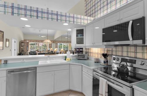 Naples Condo | Resort Living @ Its Finest! Spacious 2 Bed 2 Bath Condo!