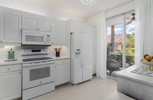 Naples Condo | Resort style 1st Floor Relaxing Coastal Escape Condo Fully remodeled 2BR/2BA