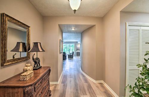 Salem House | Resort-Style Condo w/Balcony on Lake Keowee