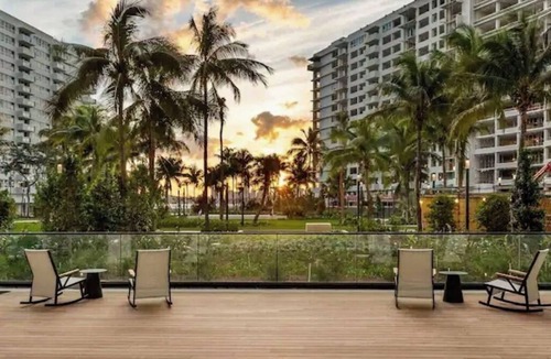 West Avenue Condo | Resort-Style Living in the Heart of South Beach