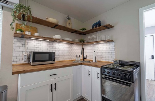 Croissant Park Apartment | Rest A Shore - Boutique Retreat - Patio + Hammock