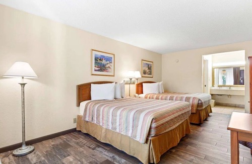 St. Augustine Beach Hotel | Restful Stay Ideal for Couples & Families Near St. Augustine Beach - 1.7 miles
