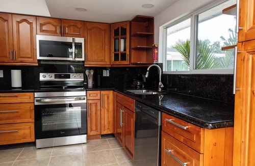 Coral Ridge Isles Apartment | Retreat Suite · Pool · Beach · Hard Rock · FIFA 2026 · FLL Airport · Sleeps 8