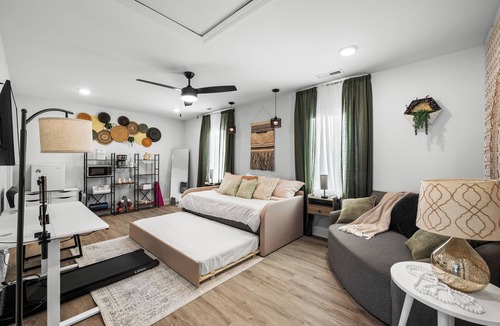 Greenville House | Retreat @ The Hollow Luxury 3BR 3BA Garage Patio & Backyard ECU