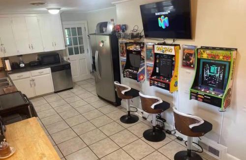 Sanford House | Retro Ranchhouse - Private Room 2 - private room in shared home space