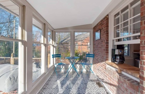 East Raleigh House | Retro Retreat | 2BR + King Bed, Porch & Fire Pit