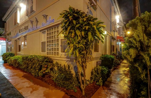 Hollywood Lakes Hotel | Richard's Hotel