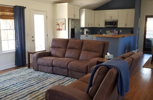 Charleston House | Right Where You Need to Be! Centrally located to all the hotspots in Charleston!