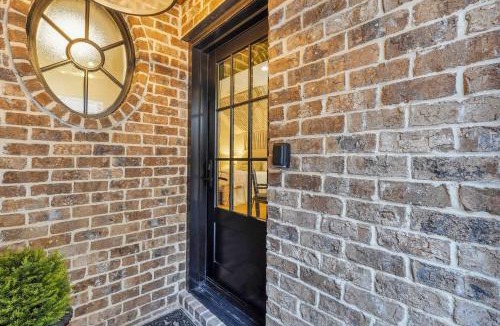 Hitch Village - Fred Wessels Homes Apartment | River's Edge by Lucky Savannah