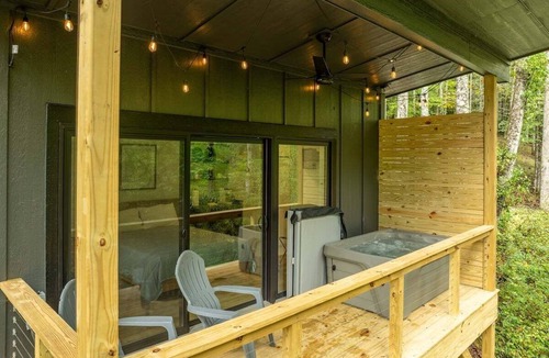 Rosman Cabin | Riverfront Fishing Cabin on the French Broad River
