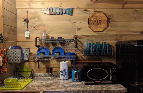 Pittsburg Cabin | Riverside Blue~Charming clean cabin on Rockcastle River! Pretty + forest themed!