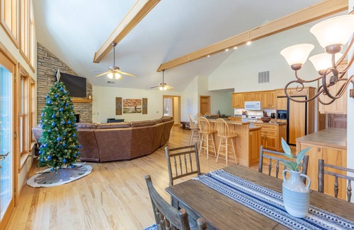 Whittier Cabin | Rockdale Lodge-Hot tub-Mountain View -Fire Pit-Pool Table & Ping Pong Table