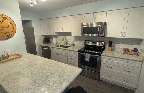 Harbor Heights Condo | Rocket View & 5 minute Walk to the Beach - Immaculate, Remodeled Condo with Pool