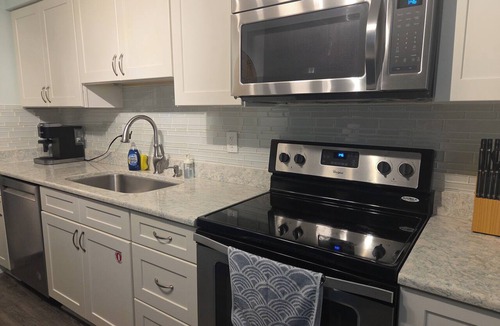 Harbor Heights Condo | Rocket View & 5 minute Walk to the Beach - Immaculate, Remodeled Condo with Pool