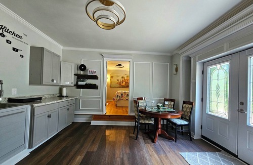 Appling Apartment | RockSide Suite: Stairs & Ramp Access Masters Tournament Lake Getaways