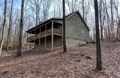 Cleveland House | Rocky Road Hideaway. close to Helen and Dahlonega