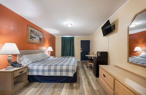 Adel Hotel | Rodeway Inn Cecil