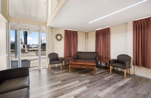 Adel Hotel | Rodeway Inn Cecil