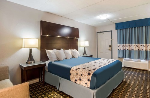Greenwood Hotel | Rodeway Inn Greenwood