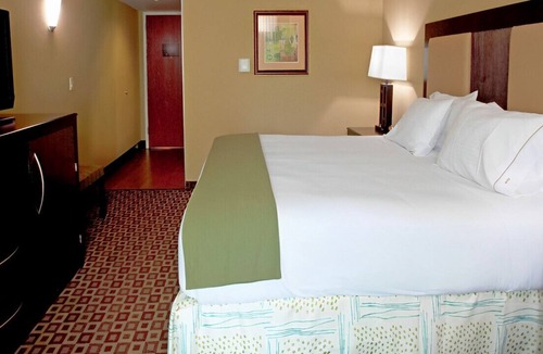Jacksonville House | Romantic Suite for Your Next Sweet Vacation!