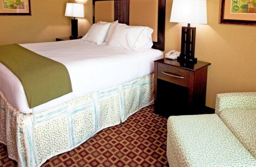 Jacksonville House | Romantic Suite for Your Next Sweet Vacation!