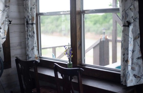 South Bend Cabin | Romantic Waterfront Cabin on the River near Possum Kingdom Lake