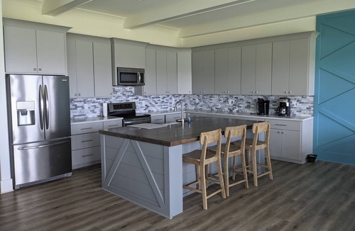 Norwood House | “Room for Everyone: Seven-Bedroom Lakefront Getaway on Lake Tillery”