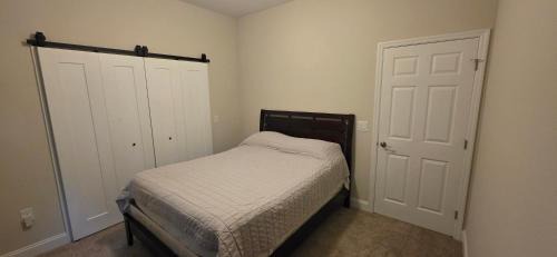 Holden-Paramore House | Room in Downtown Orlando! Close to everything!