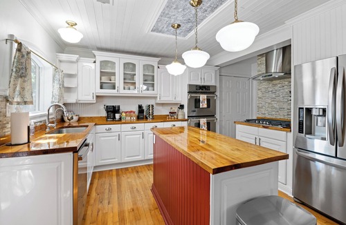 Columbia Cottage | Rooster Row Cottage w/Pool, Jacuzzi, Fire Pit + Poker Room. Sleeps 12!