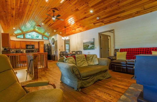 Robbinsville House | Rosie's Cabin on Fontana Lake Lake Front Home with Private Dock