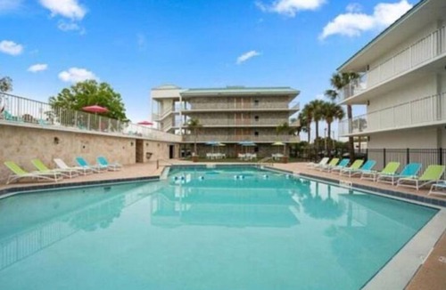 Historic Downtown Kissimmee Hotel | Royal 5 Wonderful Apart/Hotel with pool