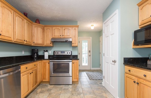 Royal Pines House | Royal Cottage - Long-Range MTN Views, Deck & Close to Downtown AVL, Dog Friendly