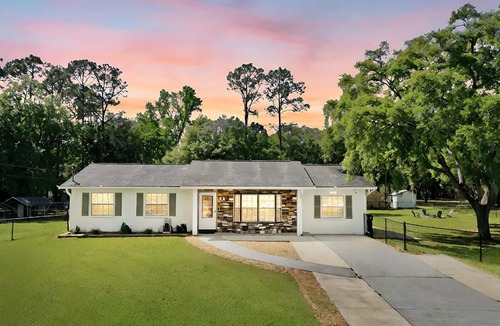 Wesley Chapel House | Rustic 3 Bedroom Home in Wesley Chapel!