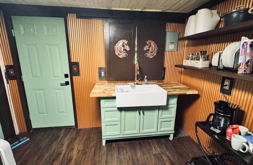Wellington Cabin | Rustic Chic Couples Retreat/RRG