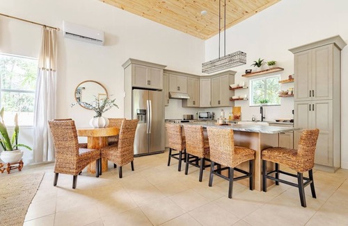 Sanford House | Rustic Elegance Farmhouse for a tranquil retreat experience in Sanford, FL