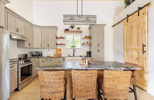 Sanford House | Rustic Elegance Farmhouse for a tranquil retreat experience in Sanford, FL