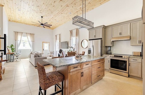 Sanford House | Rustic Elegance Farmhouse for a tranquil retreat experience in Sanford, FL