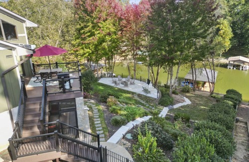 Troutman House | Rustic Lakefront home with winery, state park, and more nearby! A perfect fall getaway!