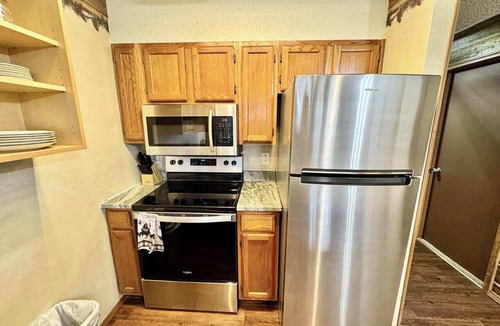 Notch Estates Condo | Rustic Ozark Retreat (First Responder Owner)