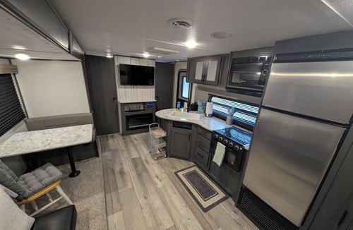 Chuluota House | Rustic Pines Ranch Cozy Camper