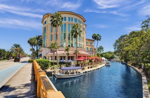Poinciana Park Apartment | Rustic Retreats Modern 1BR for 4 guests in the heart of Fort Lauderdale